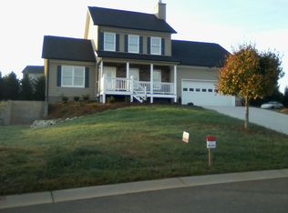 1636 Buffett Cir, Hickory, NC 28602