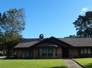 701 Brentwood Dr, Baytown, TX 77520