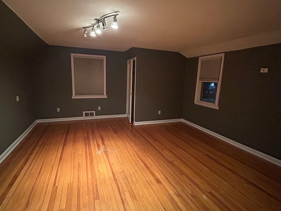 1st image of 235 Fernwood Ter