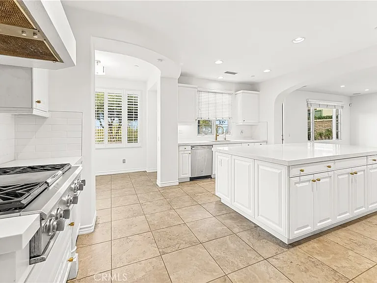 33 Rose Trellis — Photo 30