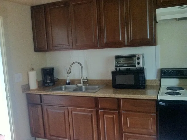 129 21st Ave E #4 — Photo 3
