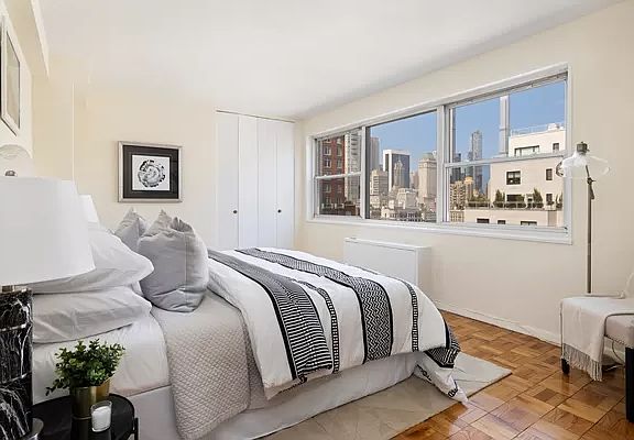 4th image of 201 E 66th St APT 20A