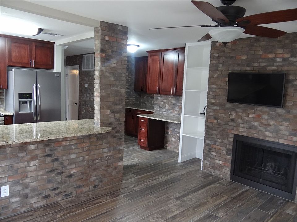 1st image of 916 E 32nd St APT 203