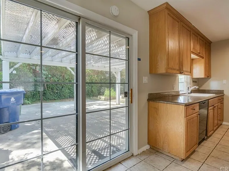 7913 Royer Ave — Photo 17