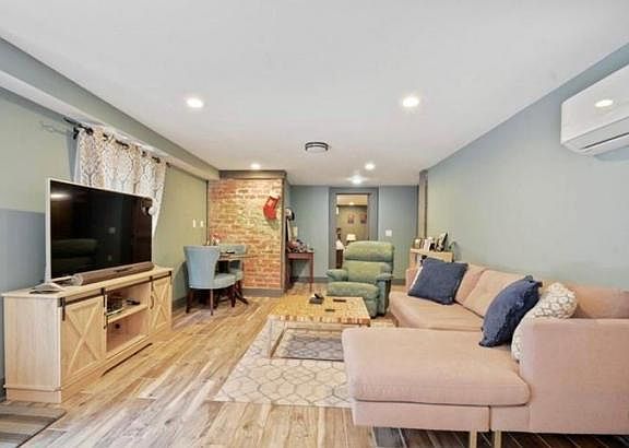 2nd image of 1570 N Dorgenois St