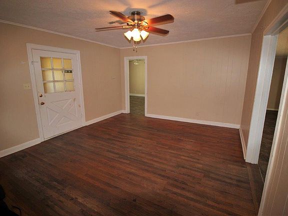 3rd image of 1015 Milner Dr