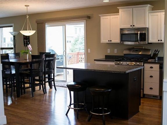 5th image of 842 Moorings Dr