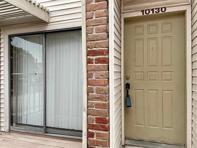 10130 Waterstone Dr — Photo 1