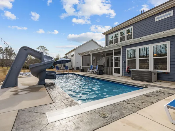 429 Trinity Creek Dr, Holly Springs, NC 27540