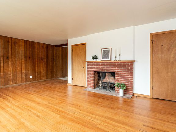3rd image of 6728 Schreiner St E