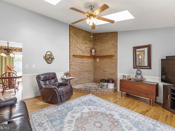 5th image of 399 Oriole Dr
