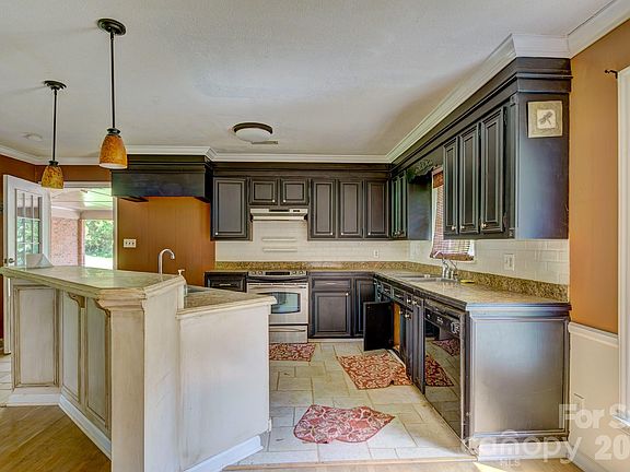 4th image of 205 Forest Dellinger Rd