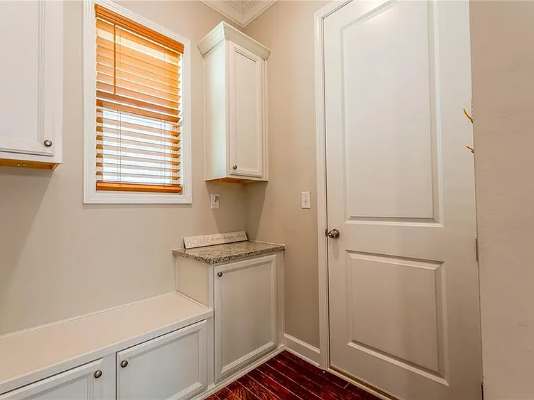 165 Mansfield Dr — Photo 12