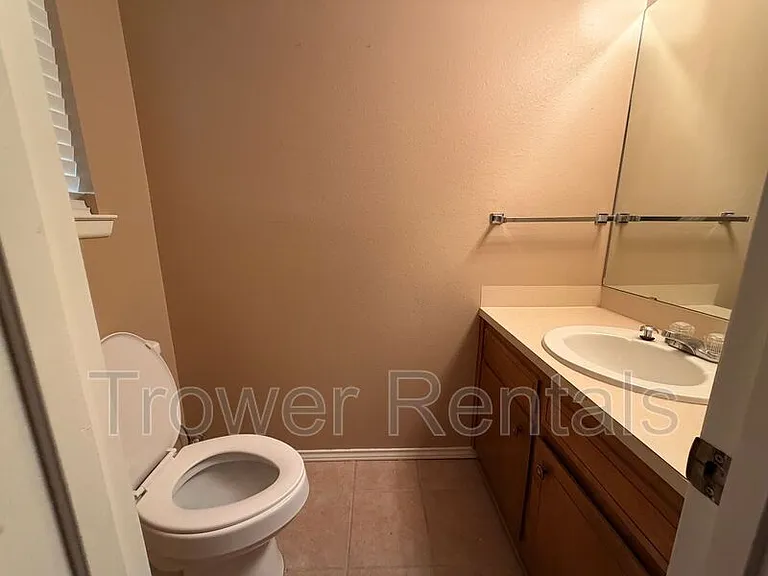 9016 W Valley Meadow Ln — Photo 5