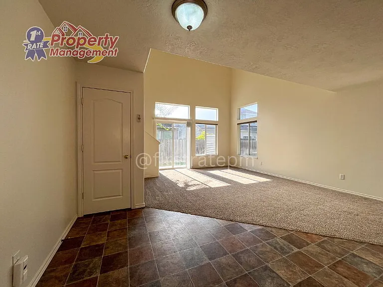 2122 S Dorothy Ave — Photo 2