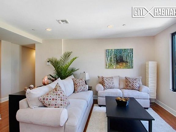 3rd image of 185 York St APT 2C