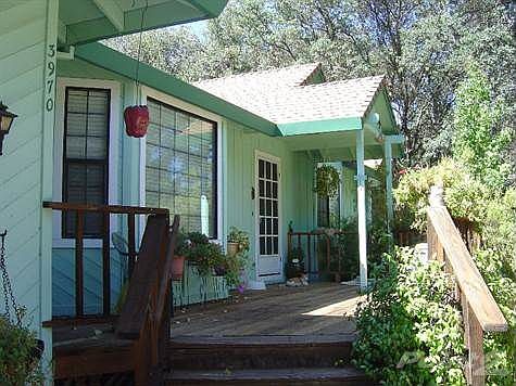 Inviting front deck
