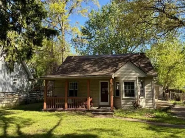 26068 Airline St, Taylor, MI 48180