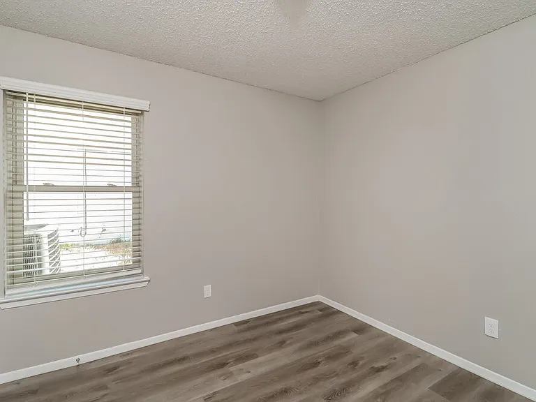 5911 Woodsetter Ln — Photo 14