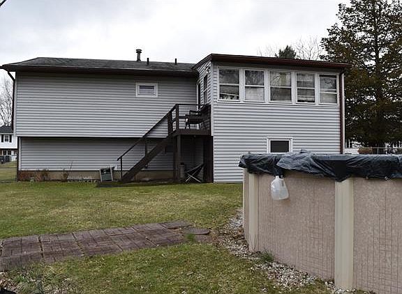 3rd image of 21 Buckingham Dr