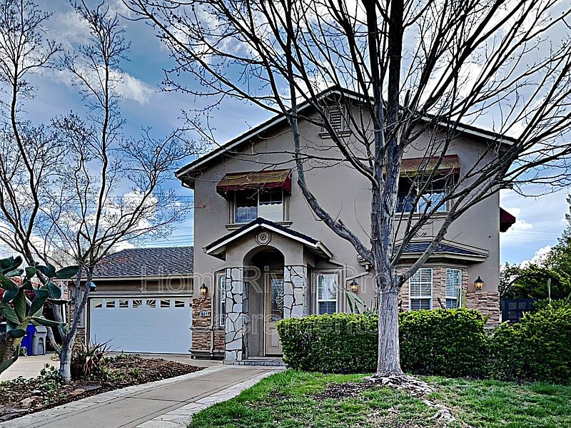 1st image of 1084 Silver Lake Dr