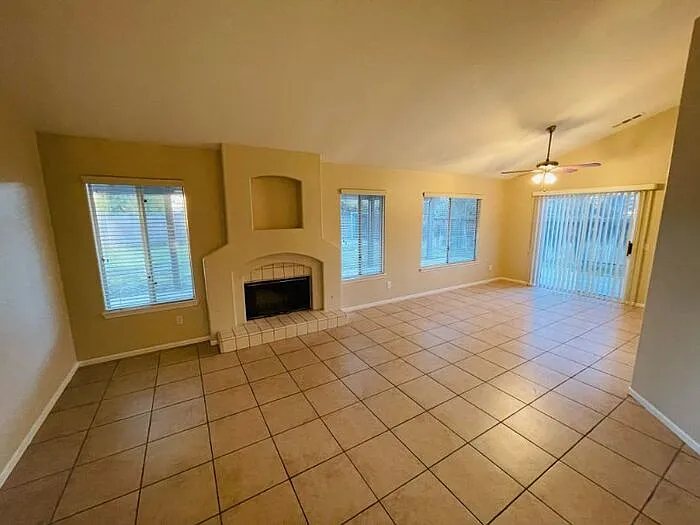 3 bed, 2.0 bath, 1582 sqft, $2,495 — Photo 4