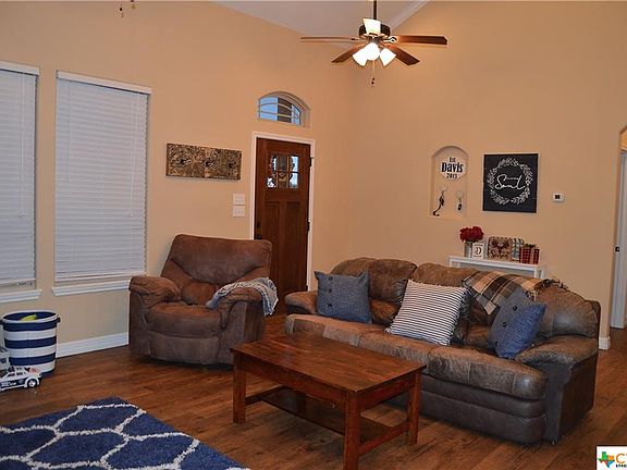 5th image of 410 Crawford Dr