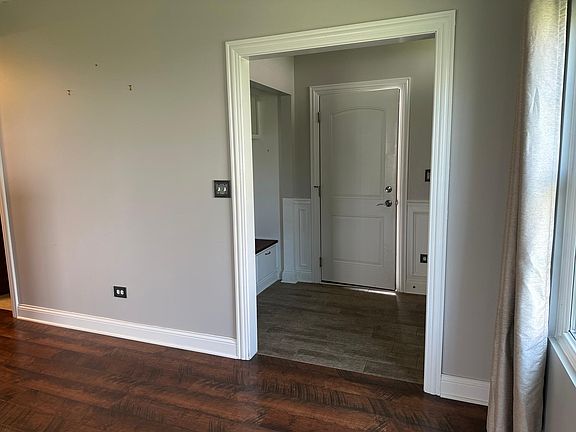 3rd image of 1706 Fieldstone Dr S