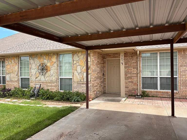 985 Underwood Rd — Photo 2