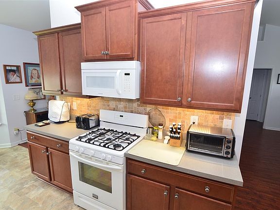 3rd image of 1120 Millsite Dr