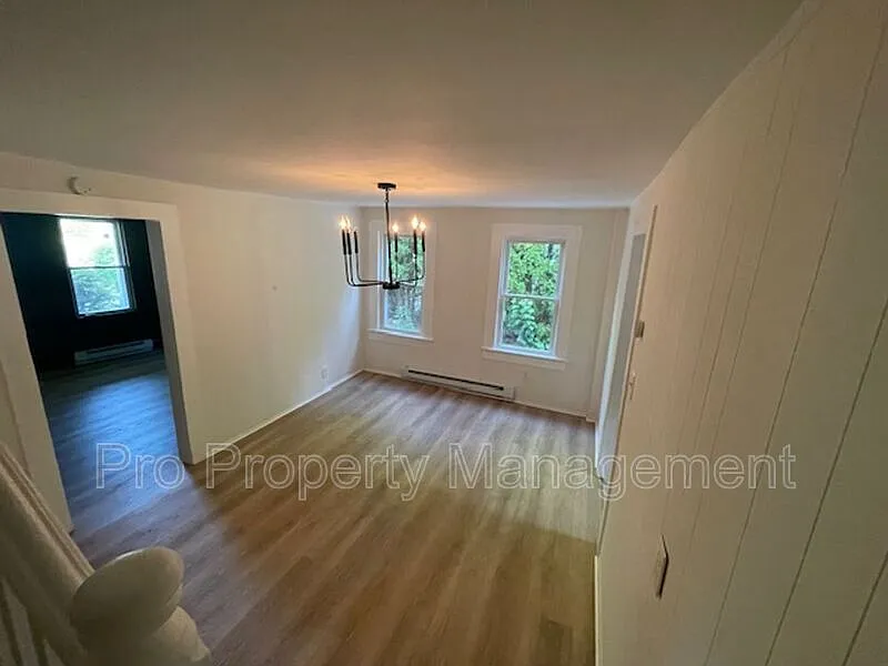 2 bed, 1.0 bath, $1,895 — Photo 2