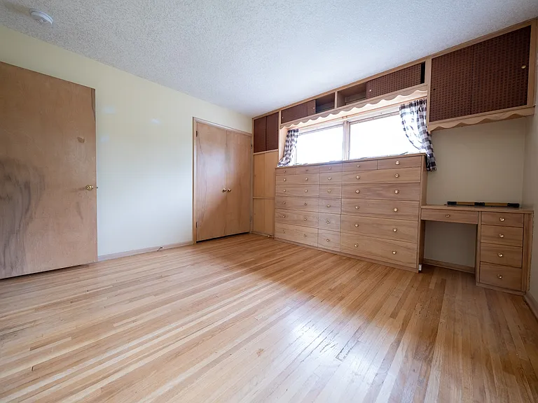 1140 Evergreen Ln N — Photo 10
