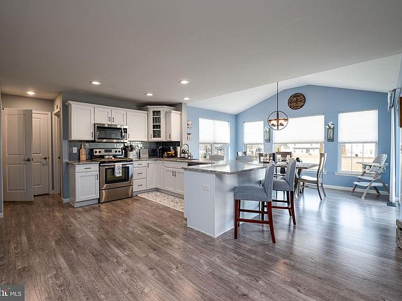 2nd image of 91 River Cliff Cir