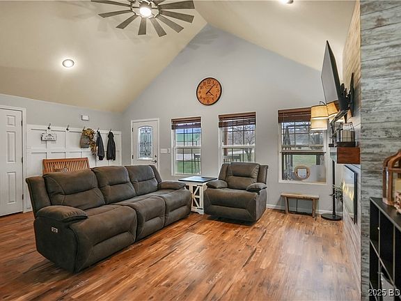 3rd image of 3728 Old South 5