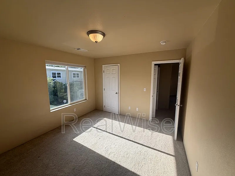 2 bed, 1.5 bath, 1200 sqft, $1,450 — Photo 4