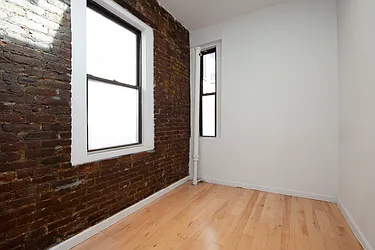 Rented by R New York
