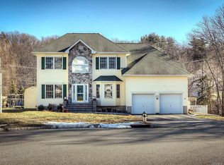 2107 Patriots Ct, New Windsor, NY 12553