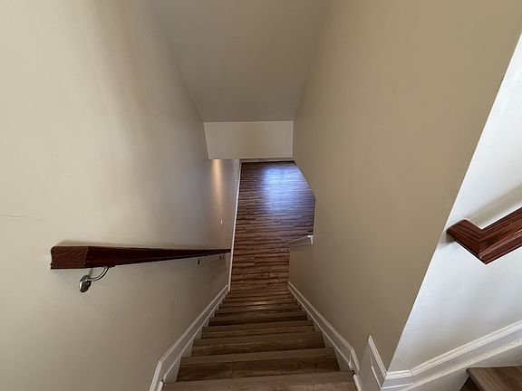 2nd image of 840 Oriole Ave