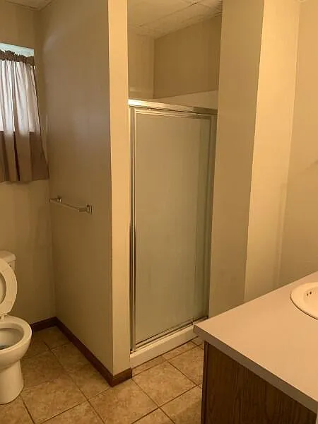 4 bed, 1.0 bath, 1075 sqft, $425 — Photo 4