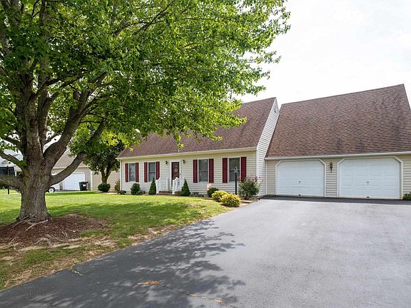 4th image of 96 Meadowdale Dr