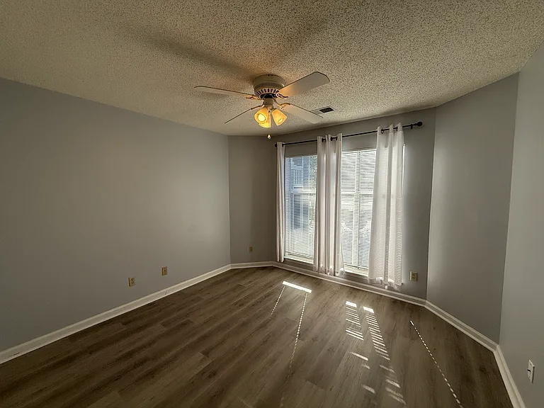 726 Southwest Dr — Photo 6