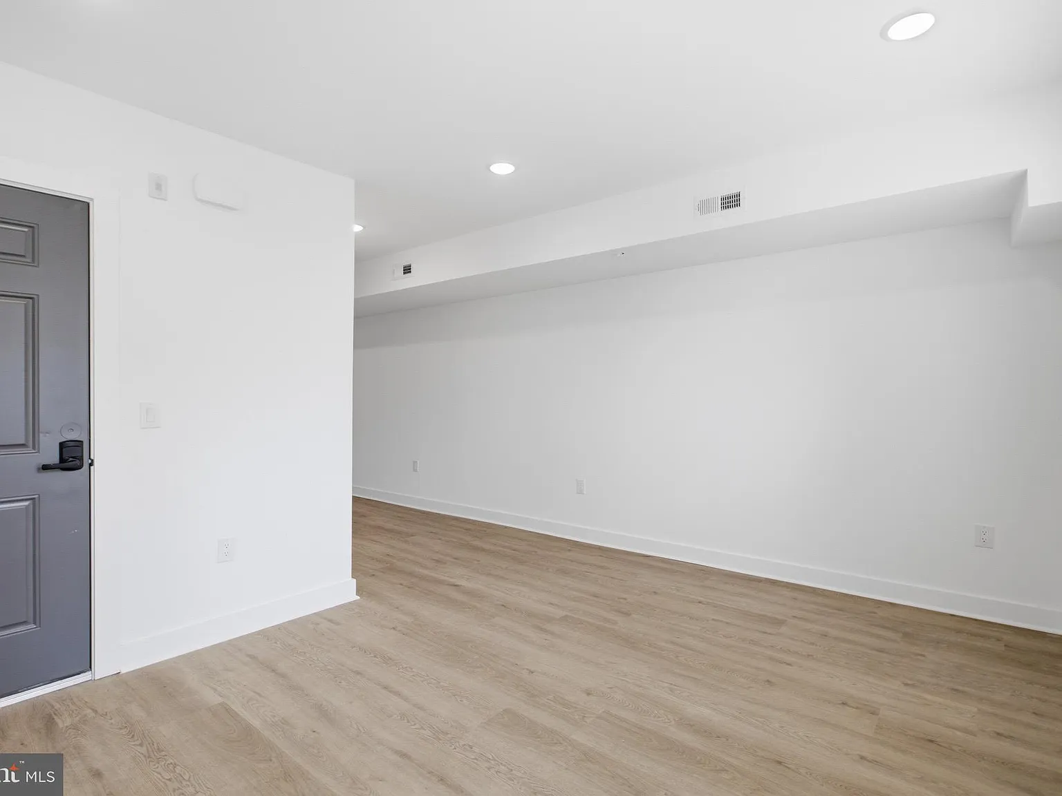 1 bed, $1,300 — Photo 3