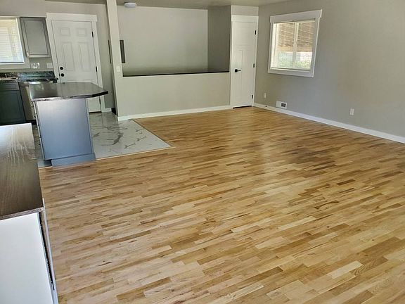 3rd image of 1304 Terry Ave