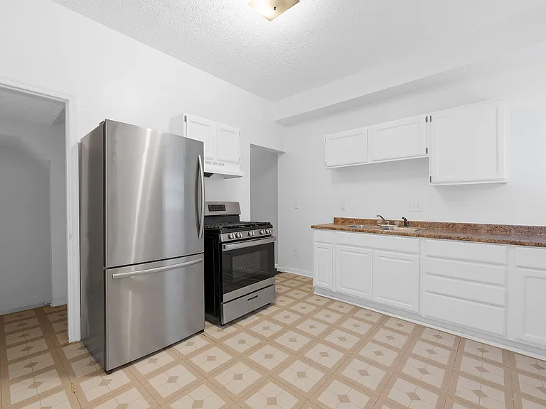 1635 Oak St #1635 — Photo 21
