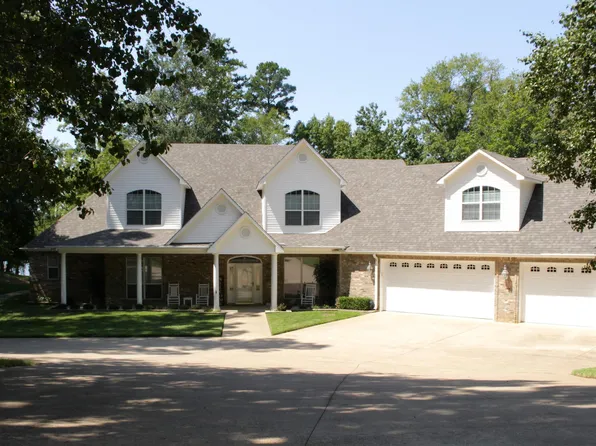 1913 E Lake Dr, Gladewater, TX 75647