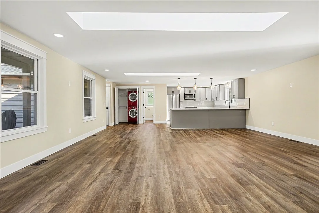 3 bed, 2.5 bath, 1512 sqft, $4,975 — Photo 3