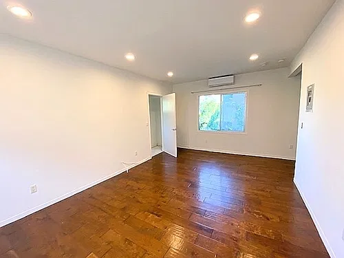 $2795/1518 1/4 Micheltorena St. Top Floor 2br, 2bth, Renovated, Washer/Dryer In Unit Silverlake A... — Photo 2