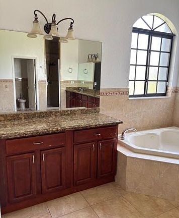 4th image of 10390 NW 135th St