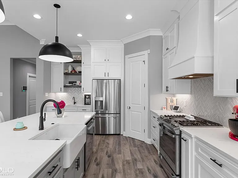 231 Conti Way — Photo 8