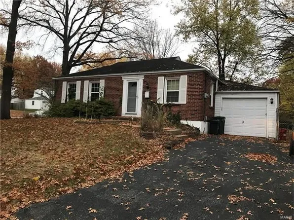 1219 N Geyer Rd, Saint Louis, MO 63122